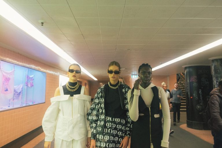 Artificial Intelligence Predicts Global Fashion Trend Trajectories